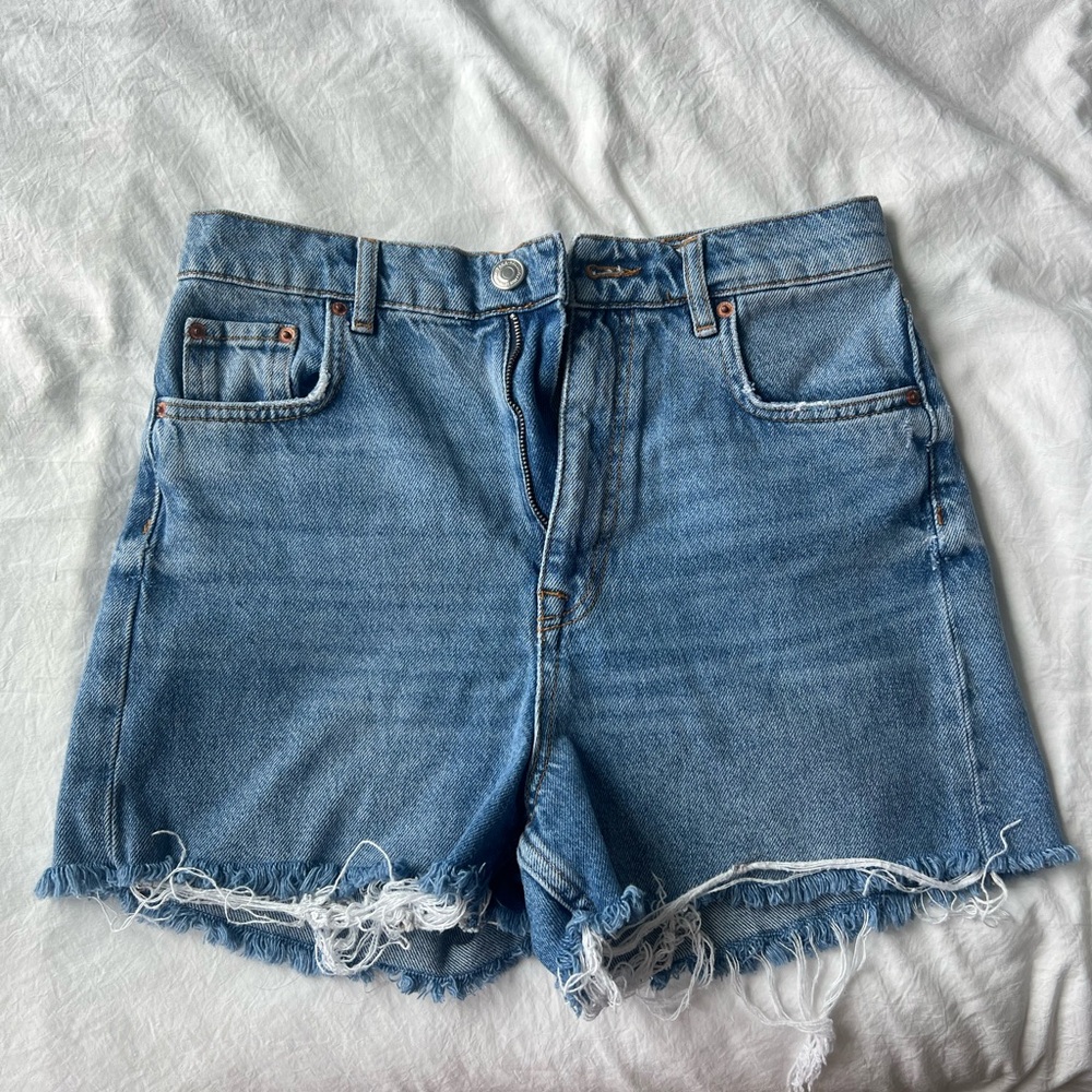 Zara 90s Bermuda Denim Shorts NWOT. Size 04.